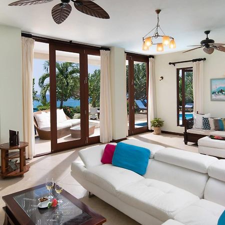 Hospitality Expert Little Waters Villa Негрил Екстер'єр фото