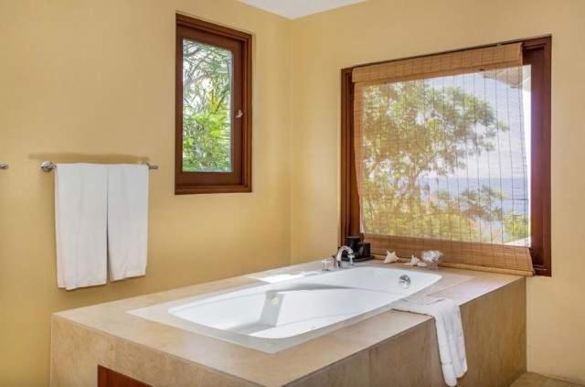 Hospitality Expert Little Waters Villa Негрил Екстер'єр фото